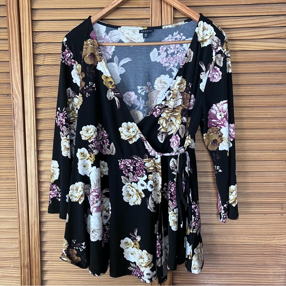 Torrid Black Floral Studio Knit Faux Wrap Top Women’s Size 00 M 3/4 Sleeve